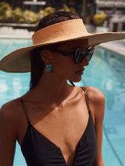 Flor Visor – Sun-Ready Style in Café