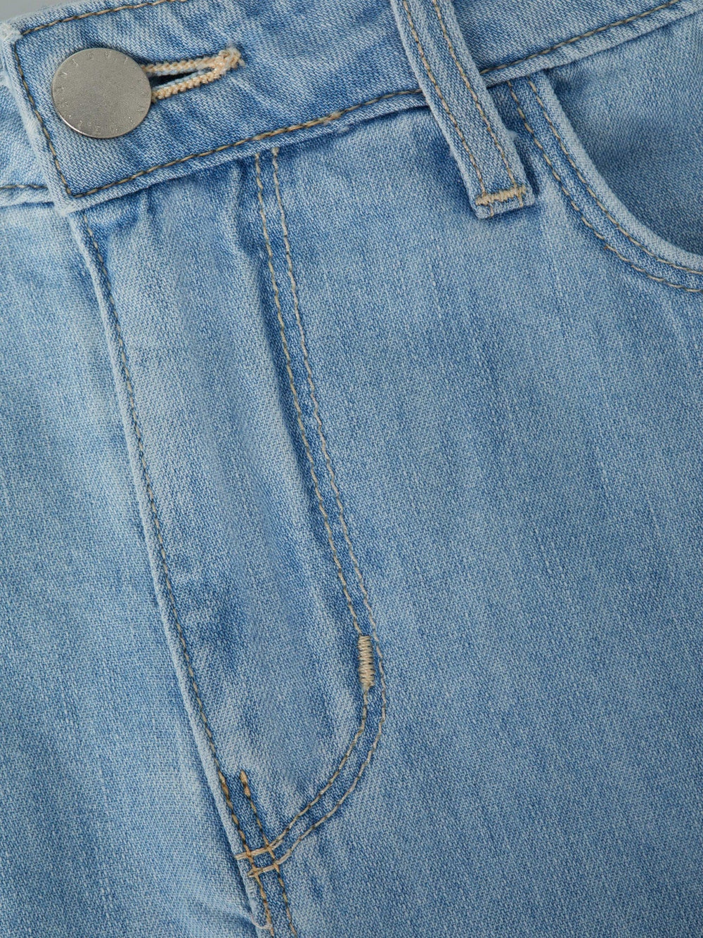 Gina Chambray Short in Dakota