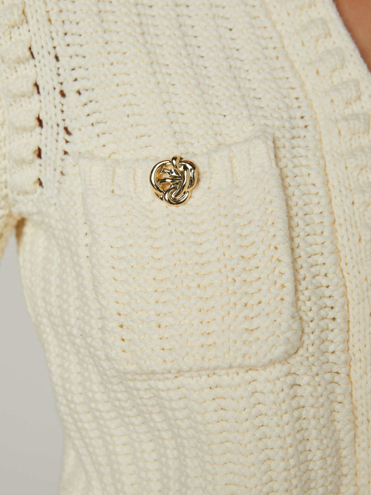 Delilah Cropped Cardigan in Vintage White/Gold Knot