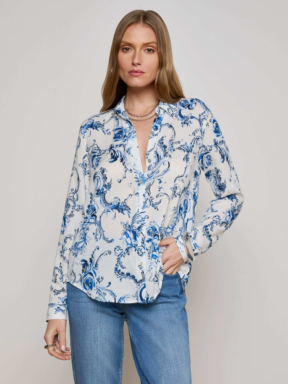 Holly Blouse in White/Blue Baroque Swirl