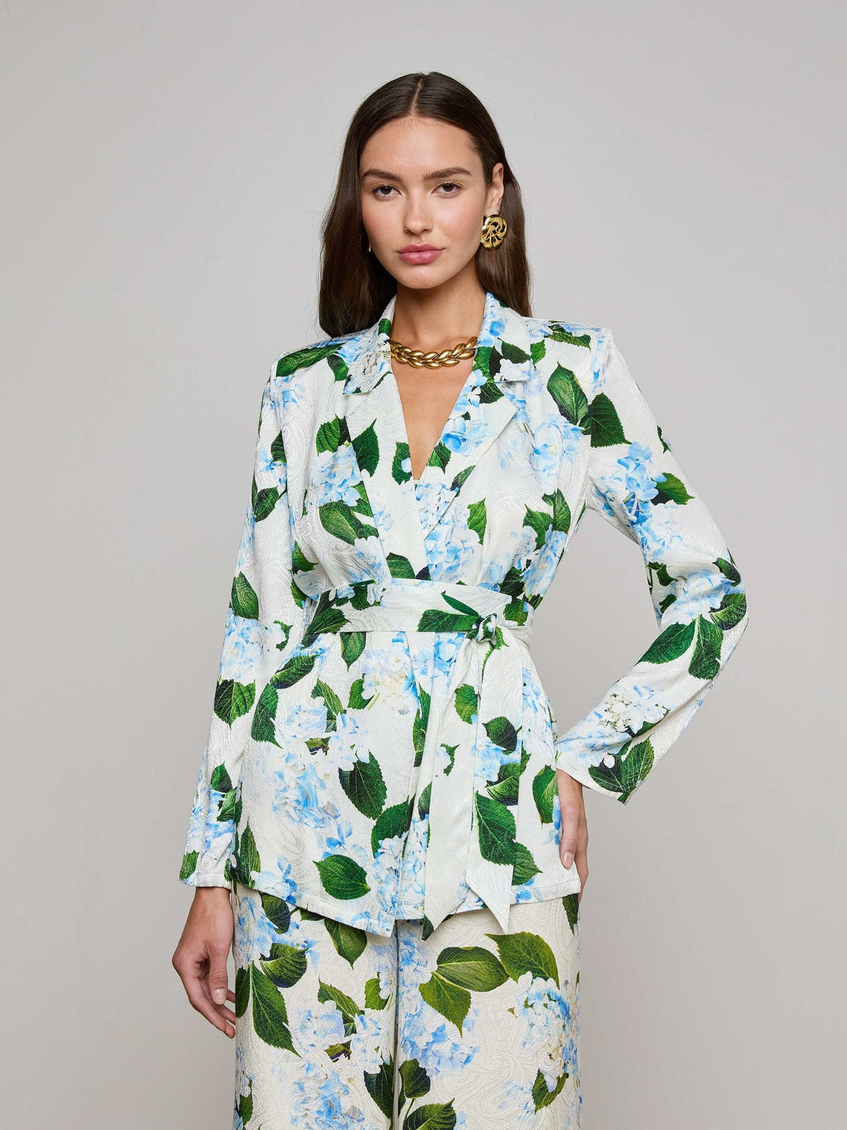 Ciara Satin Robe Top in Ivory/Light Blue Large Hydrangea