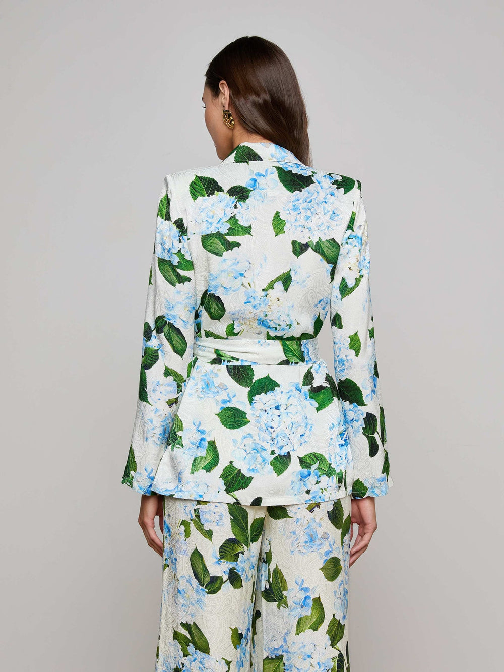 Ciara Satin Robe Top in Ivory/Light Blue Large Hydrangea