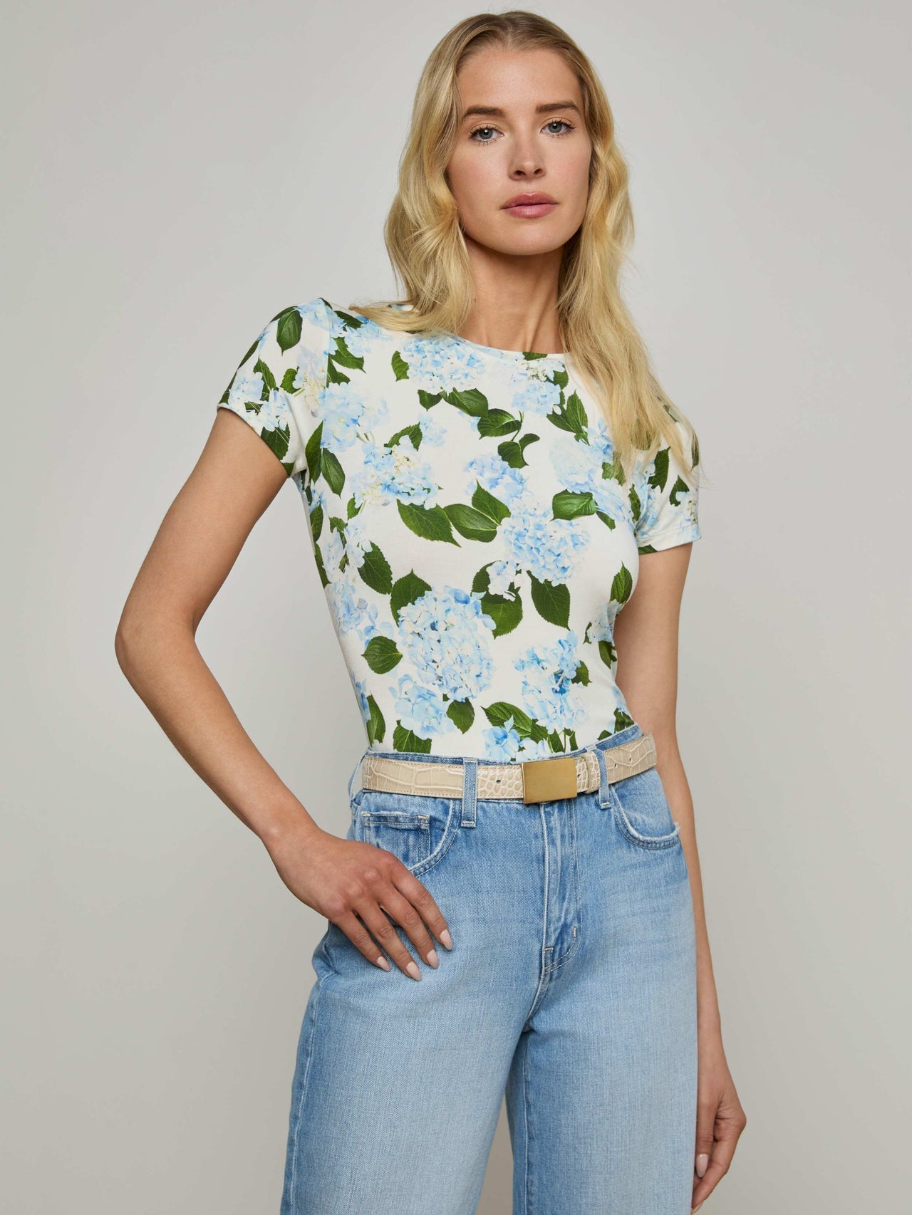 Ressi Fitted Tee in Ivory/Light Blue Hydrangea
