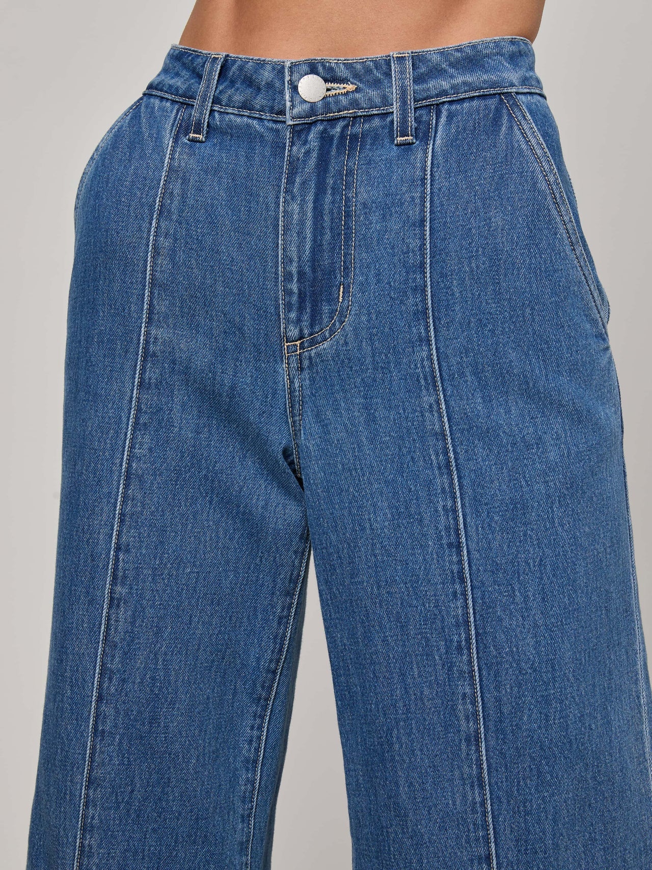 Zara Barrel-Leg Jean in Memphis