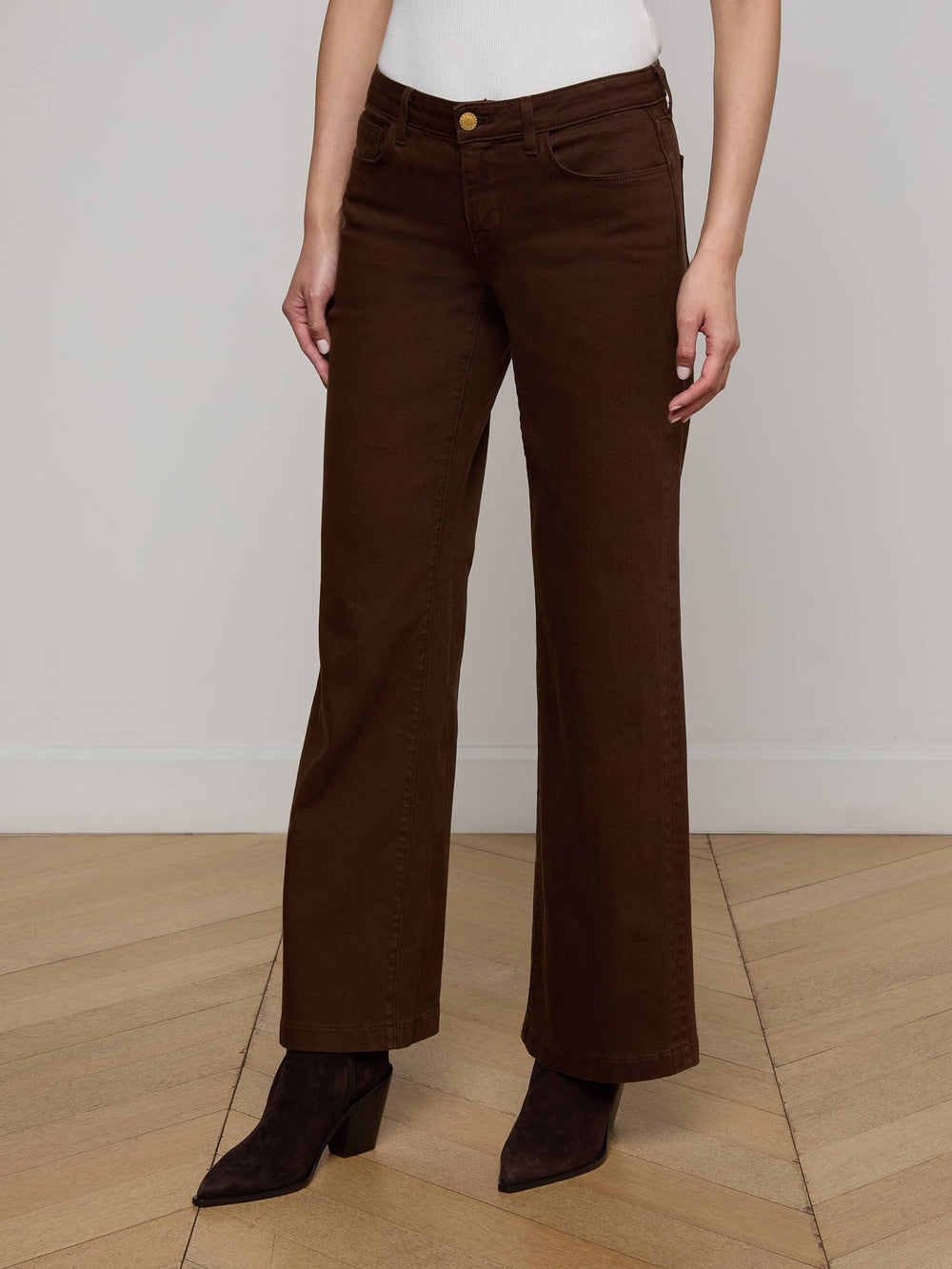 Joanne Low-Rise Wide-Leg Jean in Brown