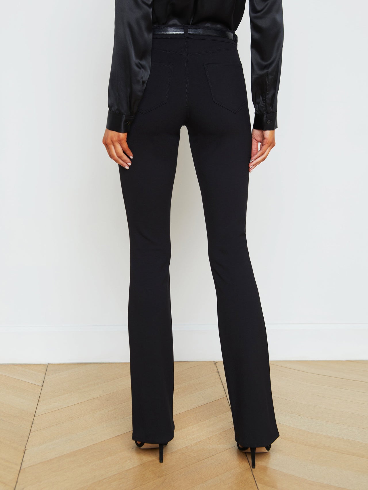 Selma Pant in Black