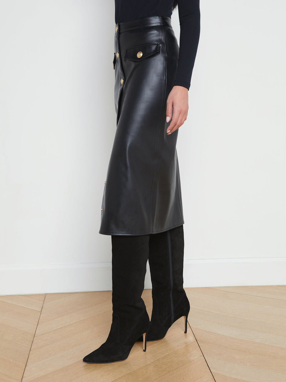 Milann Vegan Leather Skirt in Black
