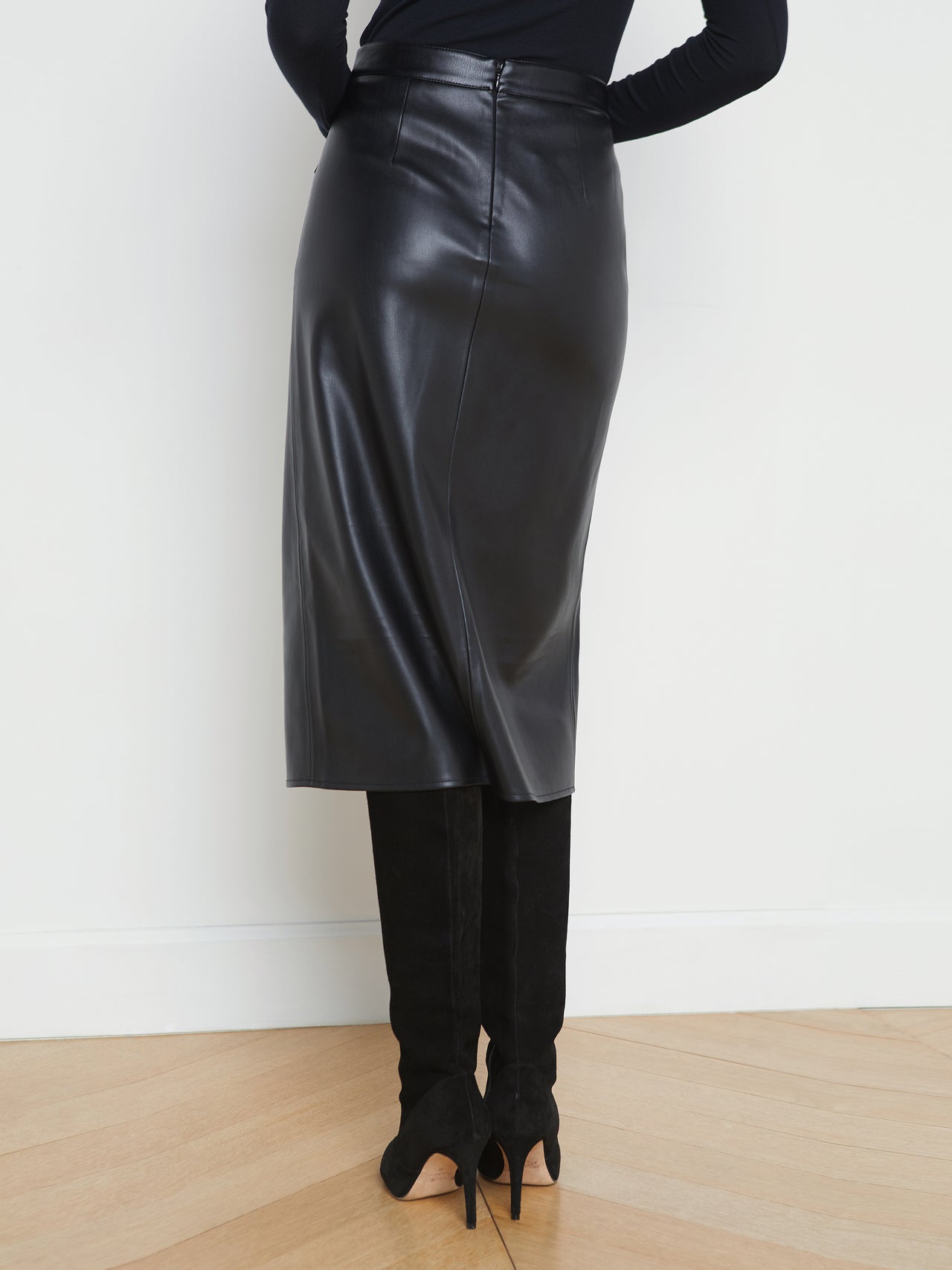 Milann Vegan Leather Skirt in Black