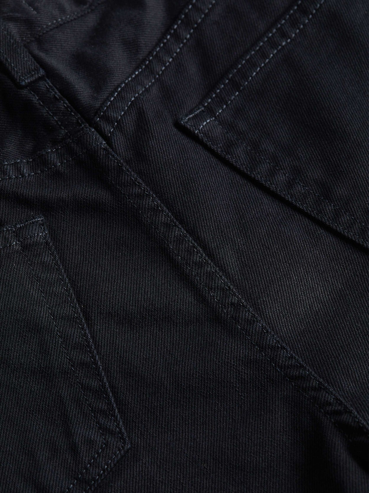 Clark High-Rise Distressed Jean Short in Noir Desctruct