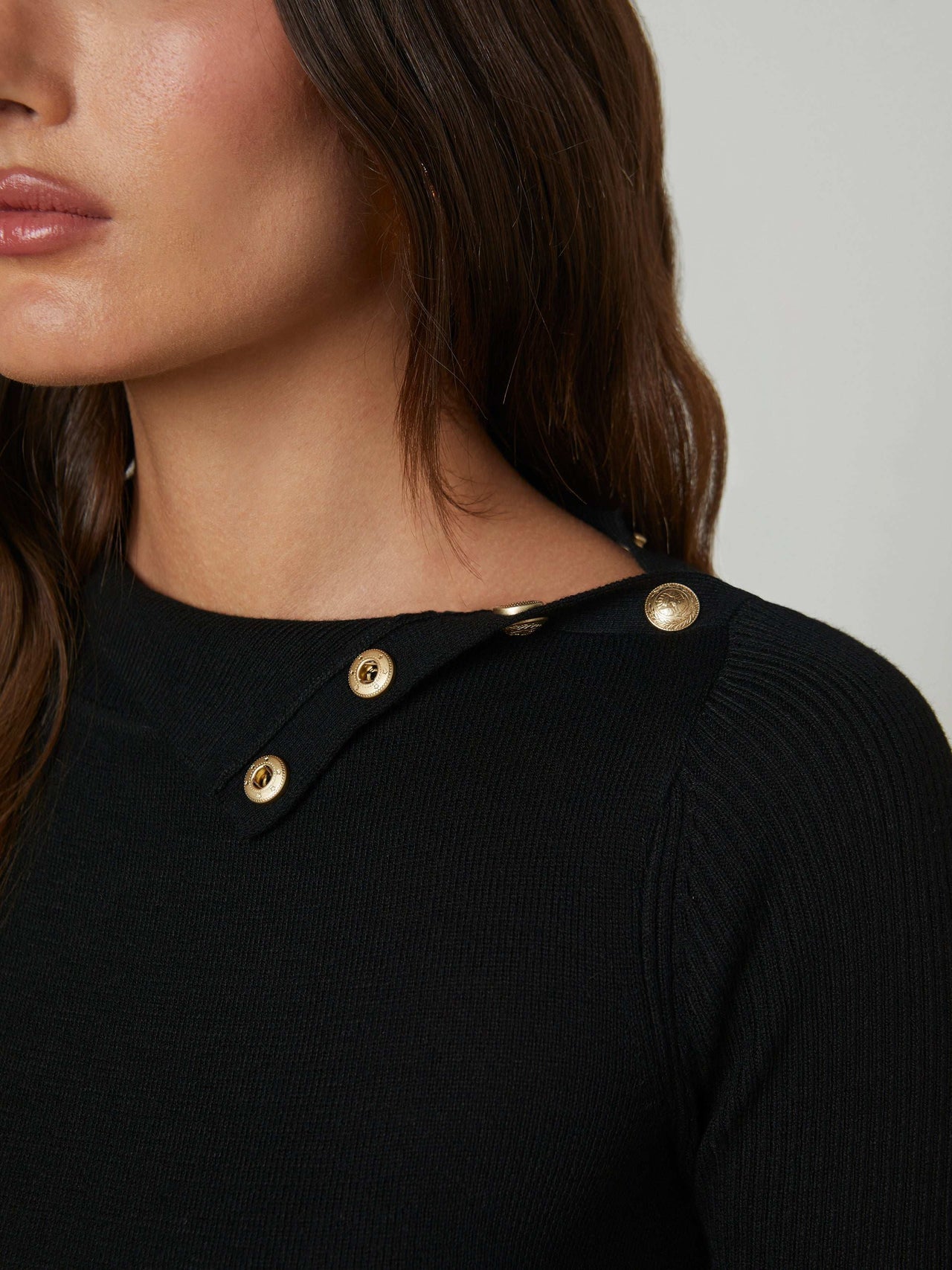 Kamdyn Cropped Turtleneck in Black/Gold